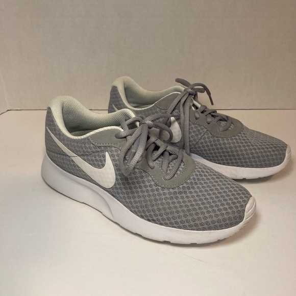 Nike Tanjun Running Shoe Grey/White Women's Size 7 Foam Sole Cushion Mesh like - Picture 5 of 12
